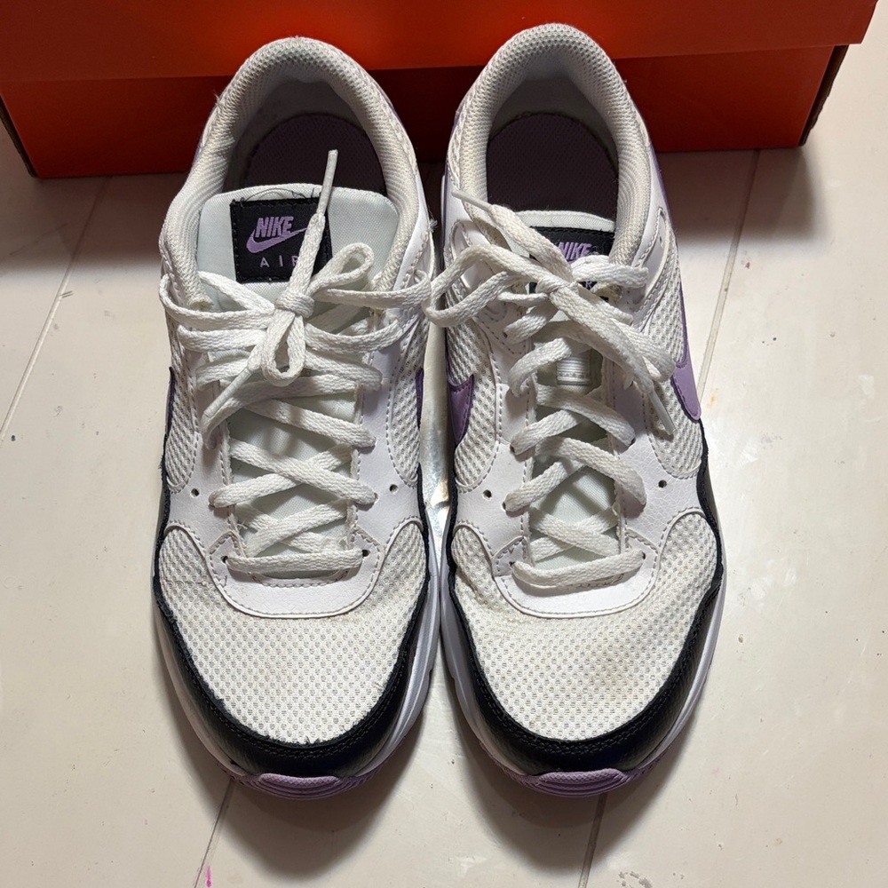 Nike Women's White and Lavender Sneakers